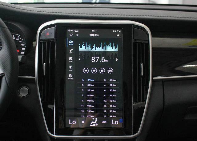 比亚迪这款走心车！10万买辆空间大、外观帅的7座车