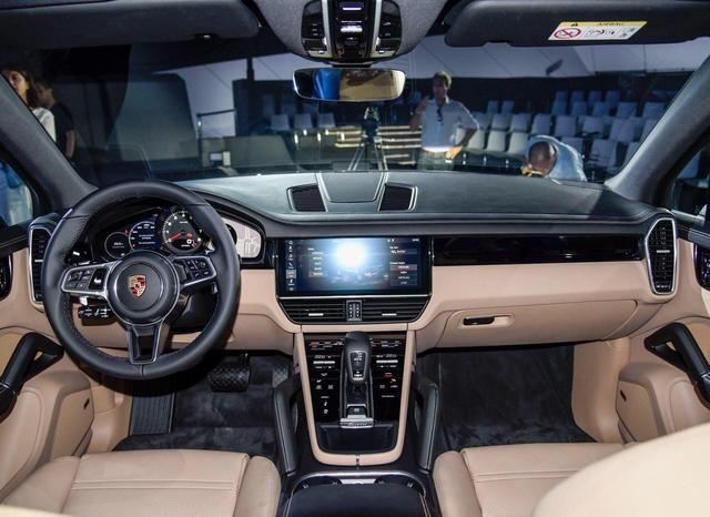 大众汽车以后全是贯穿尾灯！保时捷全新卡宴都逃不过