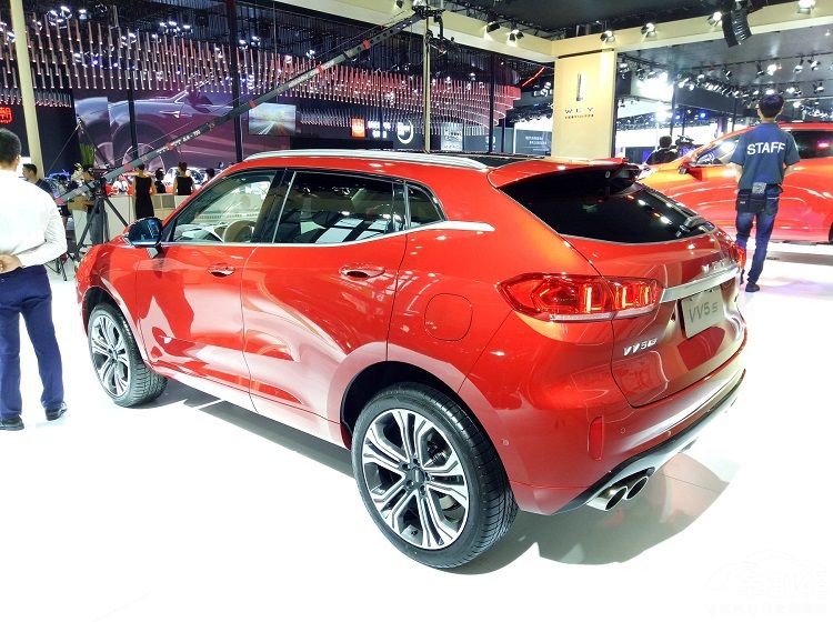 成都车展展台前人满为患的几款SUV 挤破头也要看