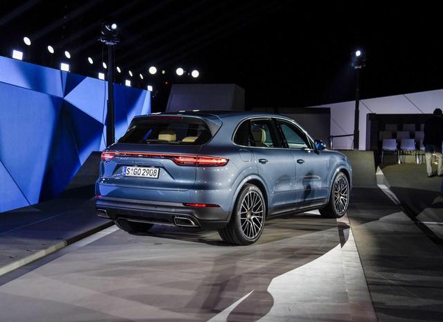 大众汽车以后全是贯穿尾灯！保时捷全新卡宴都逃不过