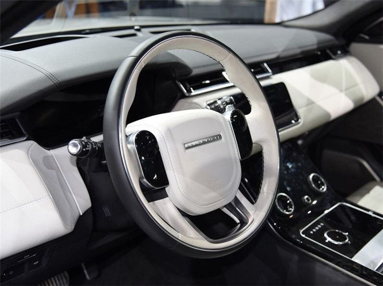 成都车展展台前人满为患的几款SUV 挤破头也要看