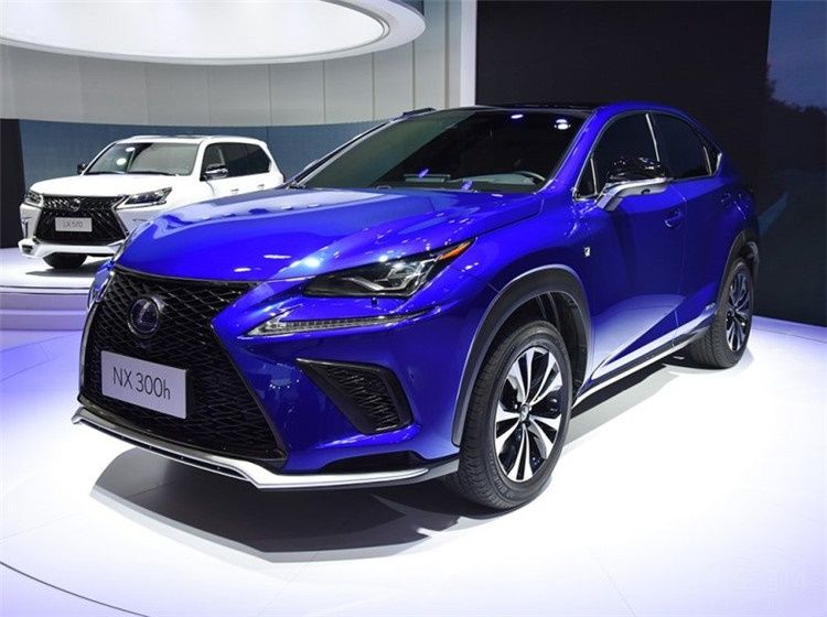 成都车展展台前人满为患的几款SUV 挤破头也要看