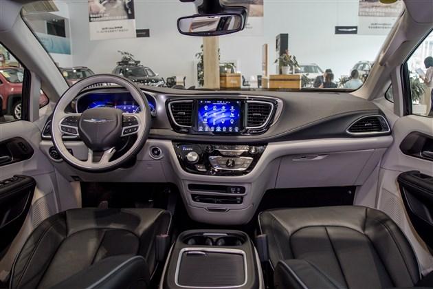 收购克莱斯勒，新MPV入华替大捷龙，50万能卖？