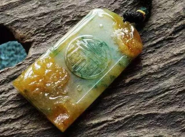 慈禧一生钟爱翡翠,受慈禧的影响现代有爱翡翠的人吗