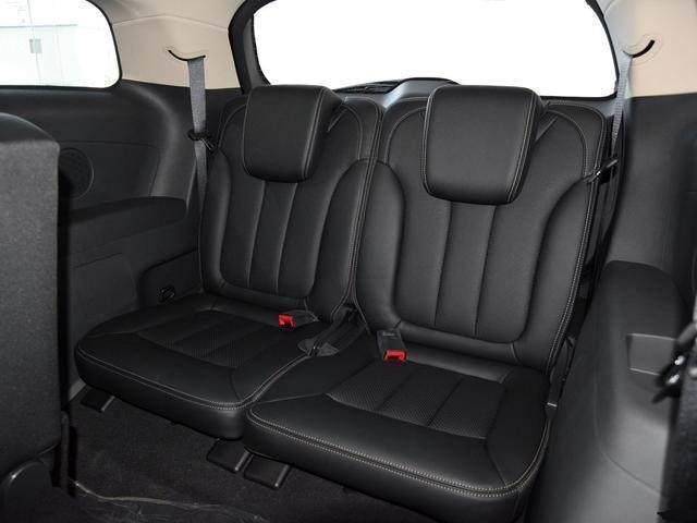 比亚迪这款走心车！10万买辆空间大、外观帅的7座车