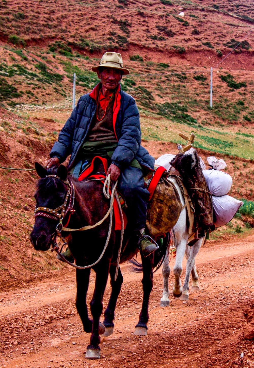 被遗忘的川藏北线 邂逅彩色童话河谷和最后的马帮