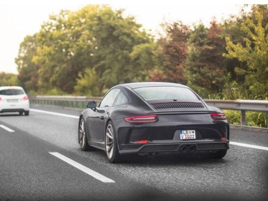 保时捷也能推旅行车？能竞速也能安家，舒适度爆棚