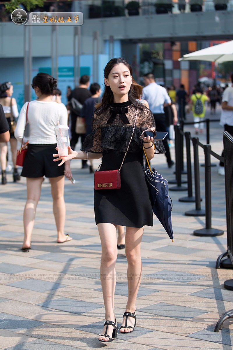 北京街拍:时尚潮拍美女日常的穿衣搭配