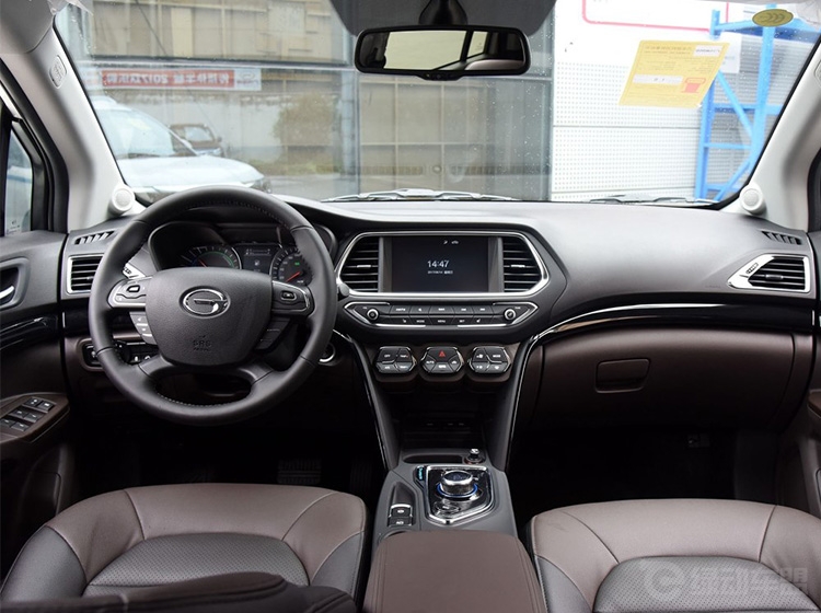 卡罗拉、雷凌算什么，在它们面前一样的低头绕路走