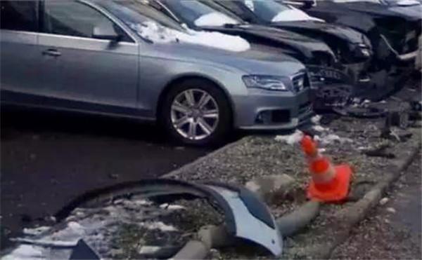 女司机4S店试驾，连撞21台奥迪，这责任怎么算？