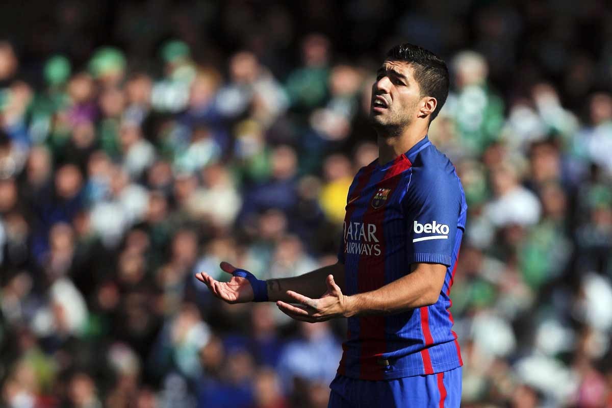 巴萨官方:苏亚雷斯已伤愈复出