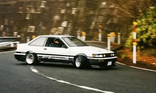 为什么汽车编辑们都不爱SUV，只买轿车？！