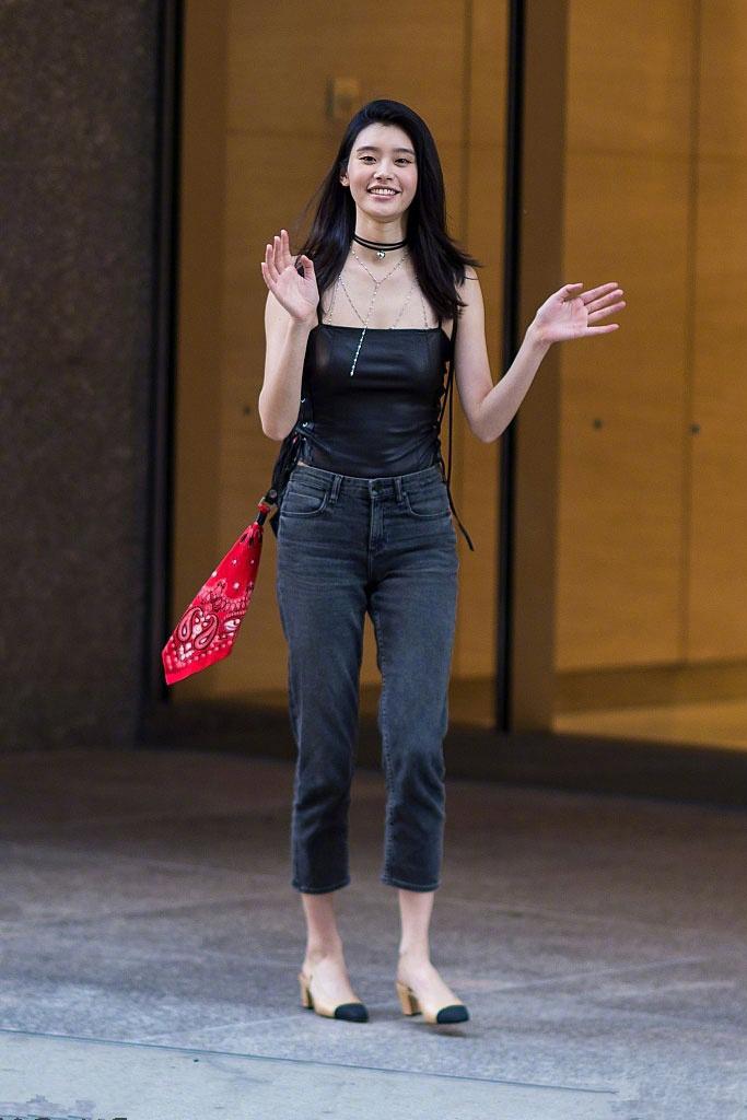 恭喜刘雯何穗奚梦瑶入围维密天使！来波蛮腰长腿街拍