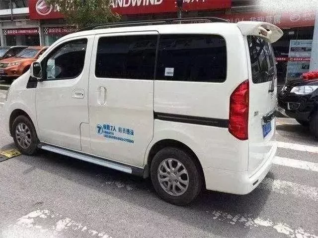 汉兰达上牌被强喷字，车管所:宝马奔驰都一样喷了