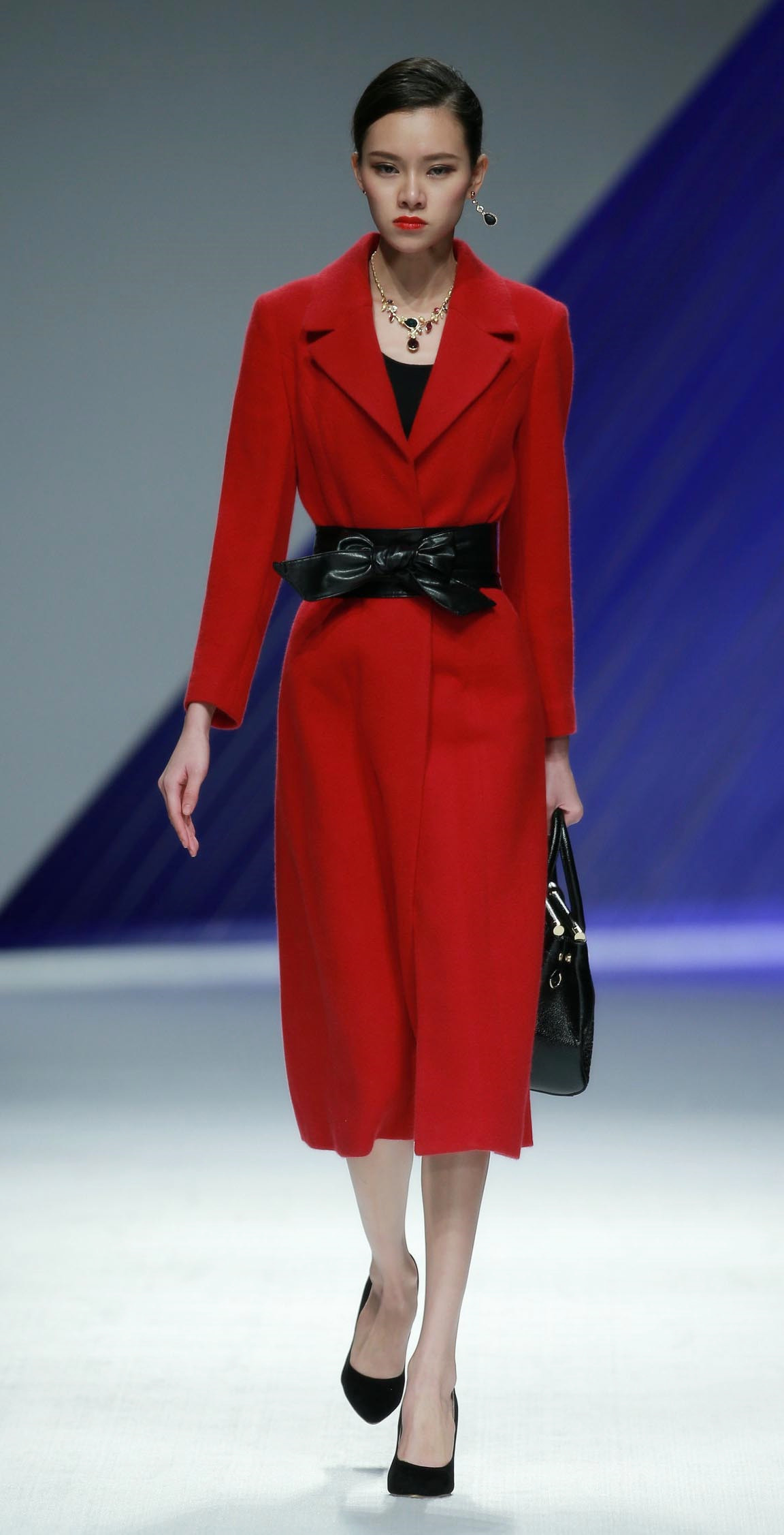 它可以让你在秋天更绚烂|石榴红|颜色|红色_新浪新闻