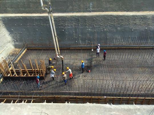 呼市地铁塔利东路站第一块底板混凝土顺利浇筑完成