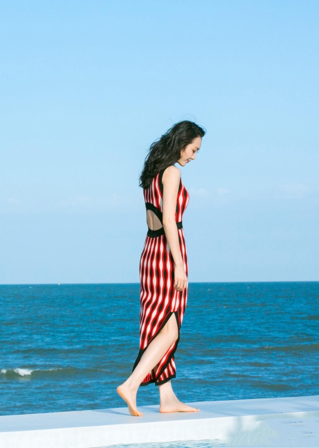 生于广西，模特出道，美人王鸥无袖裙穿出最in风潮