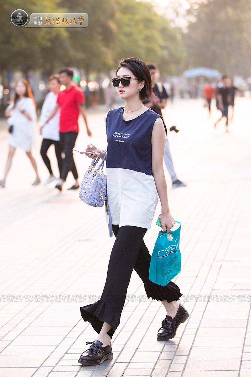 北京街拍:三里屯已成为首都时尚潮流的代名词