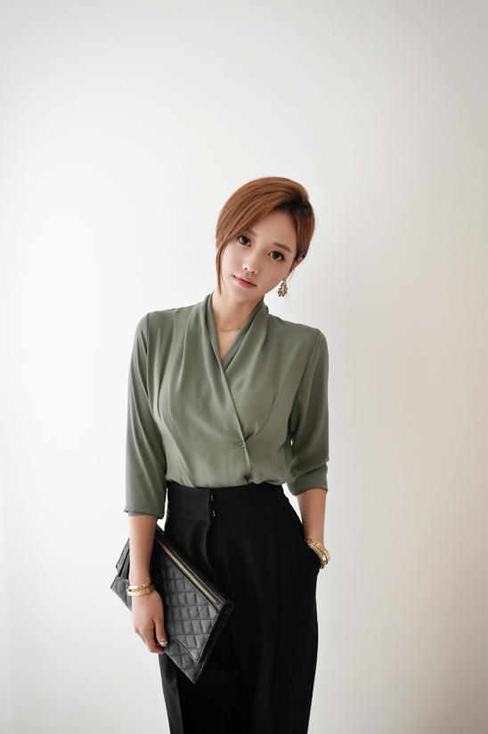 孙允珠清新淡雅气质职业装,香艳夺目,魅惑动人