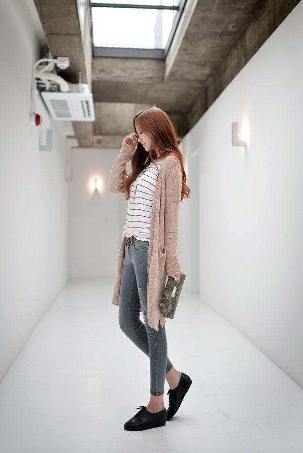 孙允珠可爱公主针织开衫牛仔裤丰神冶丽清喉婉啭