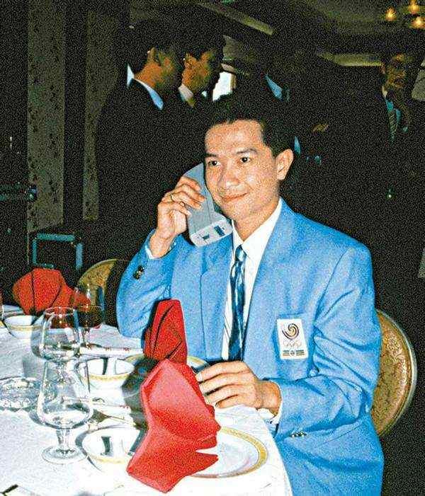 不过,钟保罗并没有像张国荣和陈百强那样星途坦荡,或许因为没有足够的