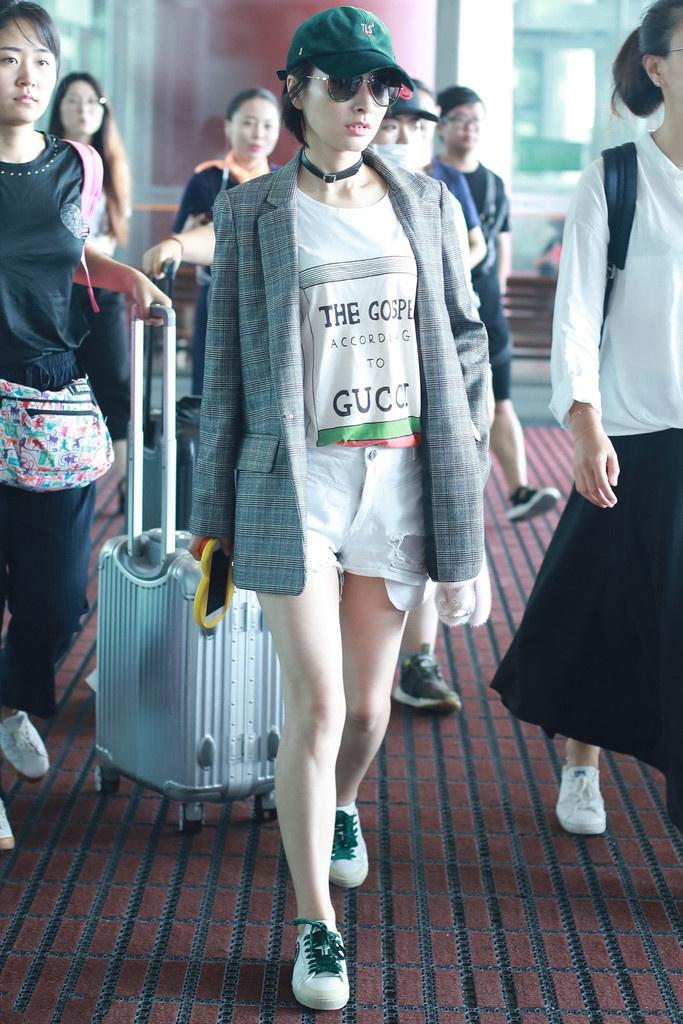 格子西装大合辑，女星同穿复古西装，穿搭各自有秘籍