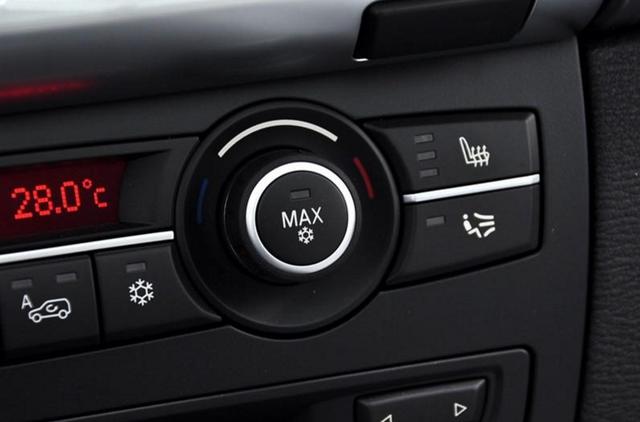别天真了！车内开空调只要调小风量就能省油？