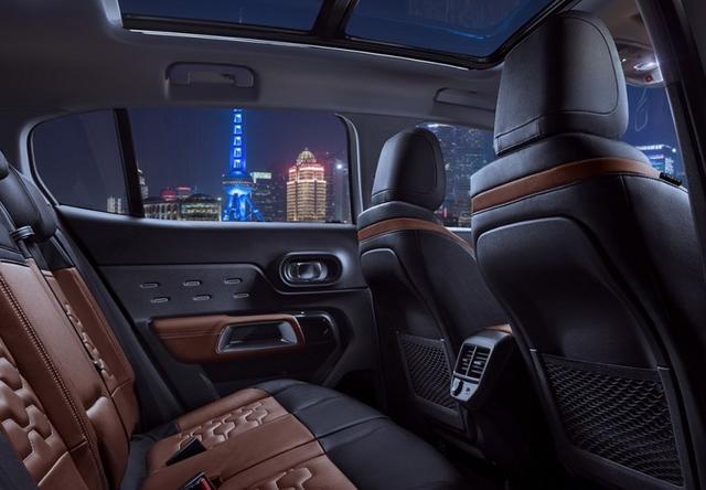 宝马发动机！内饰却甩宝马几条街，堪比飞机头等舱？