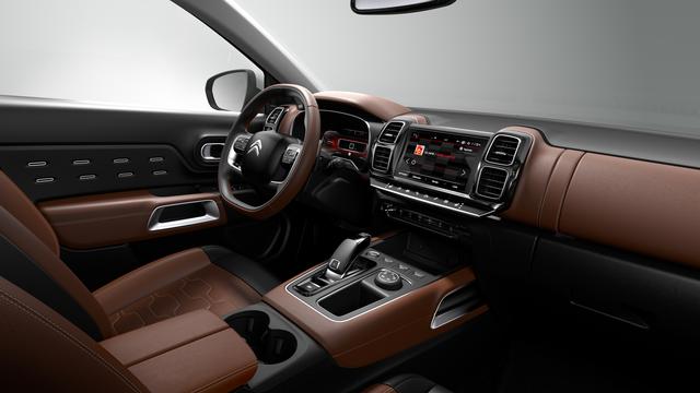 宝马发动机！内饰却甩宝马几条街，堪比飞机头等舱？