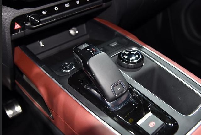 宝马发动机！内饰却甩宝马几条街，堪比飞机头等舱？