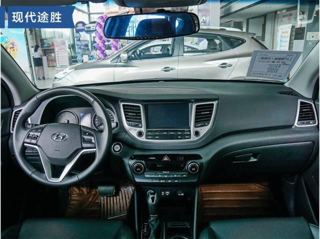 合资SUV降价2万杀入15万级市场，这台国产车不服