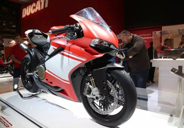 这车才两个轮，宝马740遇到也忌惮三分