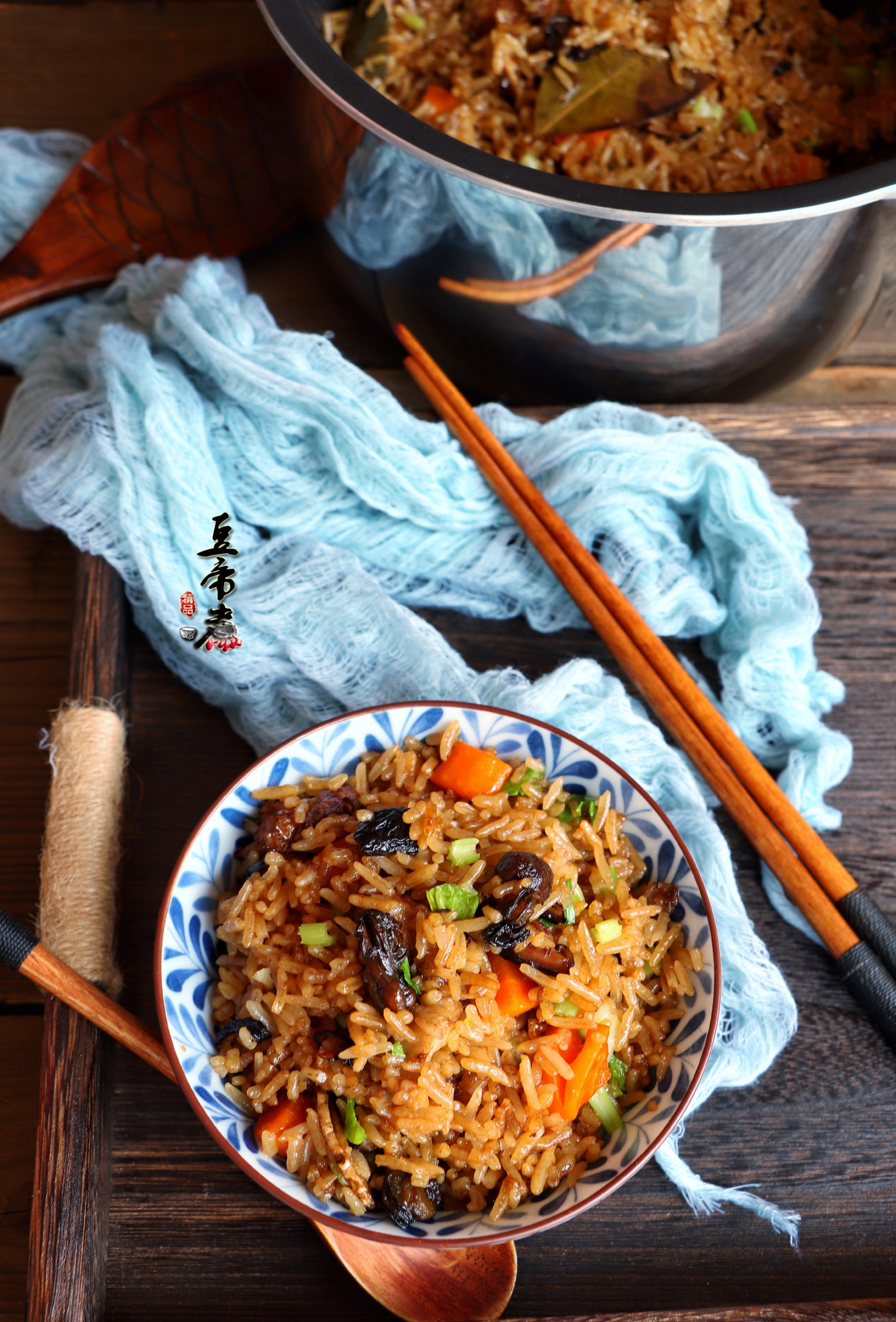 用电饭煲做"烧肉蚝干焖饭"就是那么简单