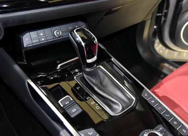 VV5s极限挑战比吉利更耐抗！6吨集装箱压顶没问题