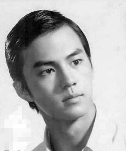 成龙遭古龙羞辱失声痛哭,看了狄龙年轻时的照片