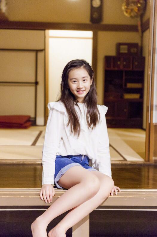 黄多多已经完全是国际小名媛了