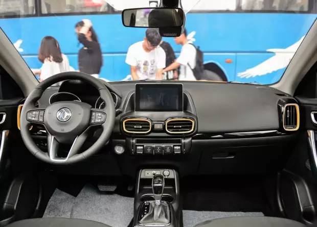 20万合资车都不一定有的配置，8万国产SUV标配