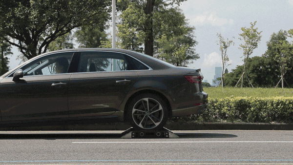 这台轿车的四驱性能，秒杀市面上8成SUV！