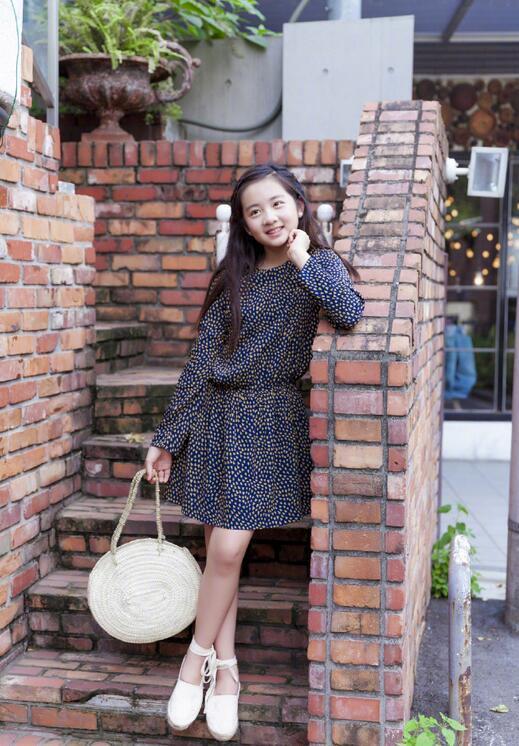 黄多多已经完全是国际小名媛了