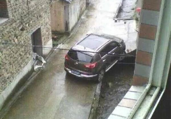 遇到窄路就手抖？记住这几招，别让自己进退两难了