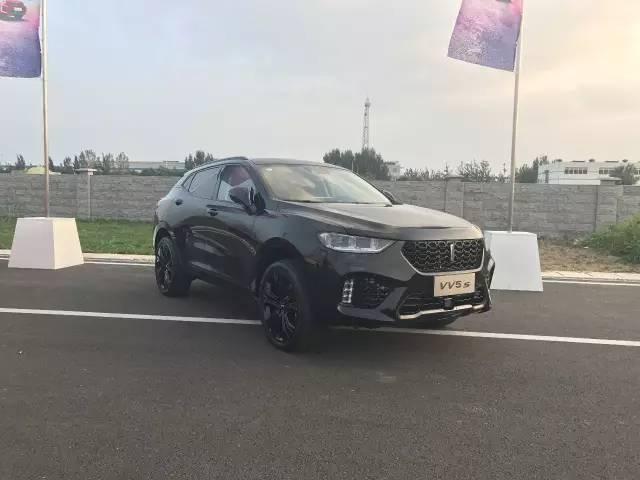 6吨集装箱压车身上，WEY，你还好吗？