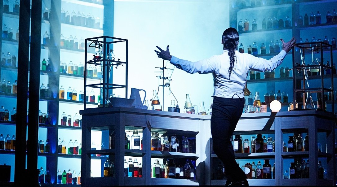 即刻视频*《变身怪医》,福利来袭!《变身怪医》是话剧和音乐剧的超强i