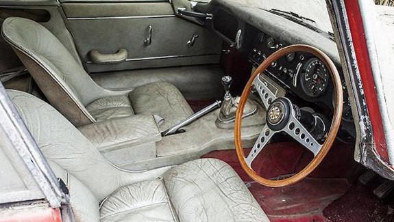 旧仓库破烂车，去趟修理厂居然能卖130万