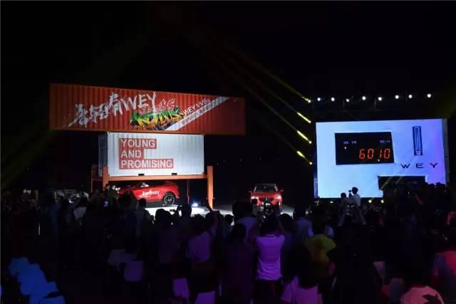 6吨集装箱压车身上，WEY，你还好吗？