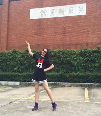 朱芳雨前妻胡美近照,越来越有女神范一细节令人感动