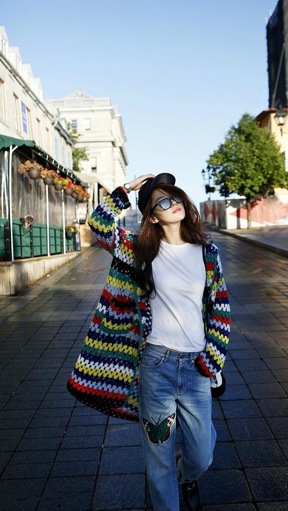 刘亦菲时尚街拍，穿搭简单很潮，“神仙姐姐”美成画