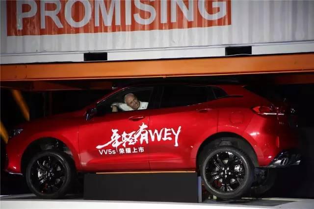 6吨集装箱压车身上，WEY，你还好吗？