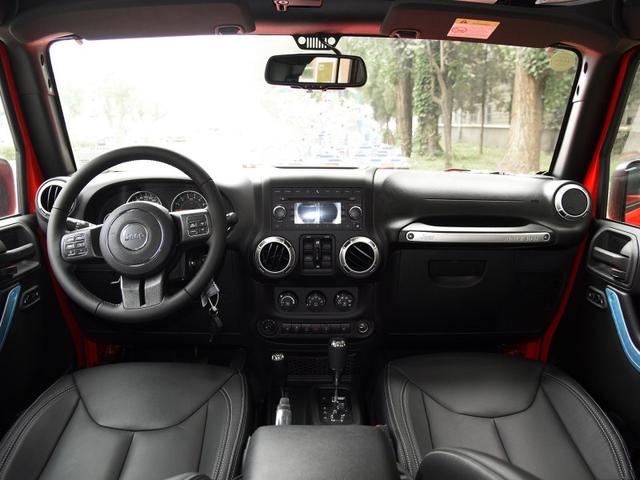 46万拿下越野利器，全红涂装牧马人，3.0L机械四驱