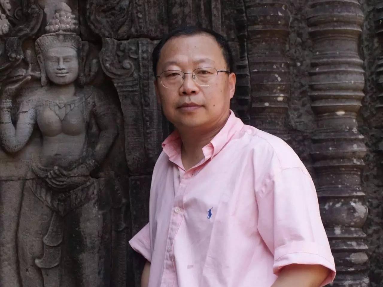 著名画家时振华与他的山水画