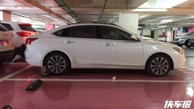 你一直在等睿骋CC，居然有这种配色...